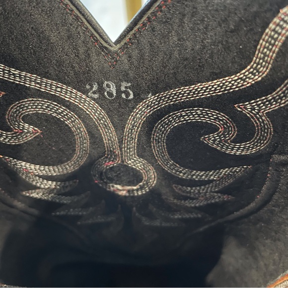 Handcrafted Leather Cowboy Boots with Overlay Details - Picture 10 of 13